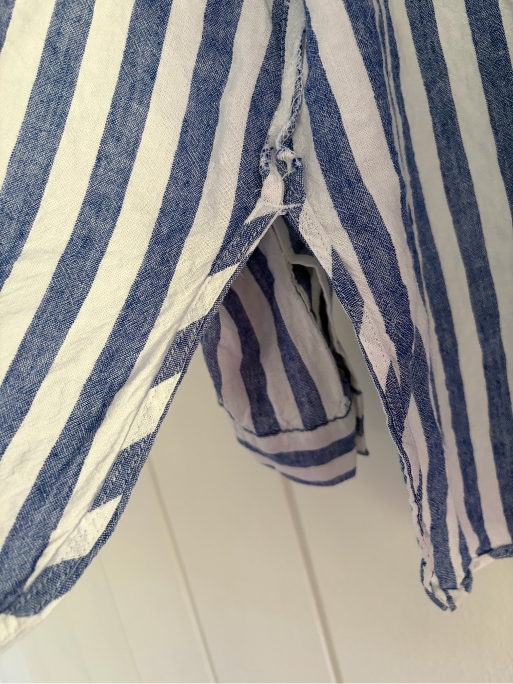 Old Navy” The Boyfriend Shirt “Blue and White Vertical Stripe Button-Up - Picture 7 of 8